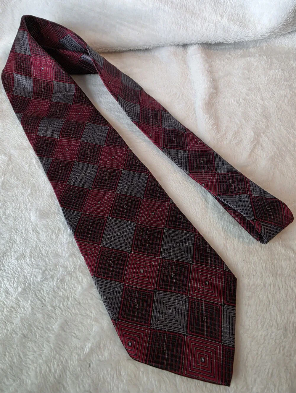 Mens croft & barrow Necktie Red and Gray Geometric Diamond Tie